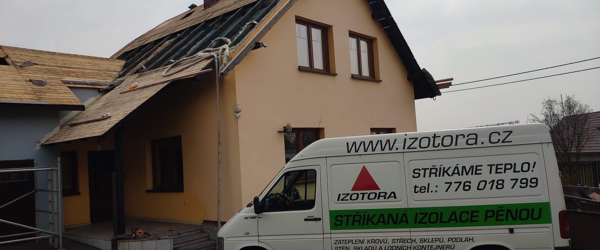 Zateplení sedlové střechy a půdy rodinného domu, Bílovec — fotka 1