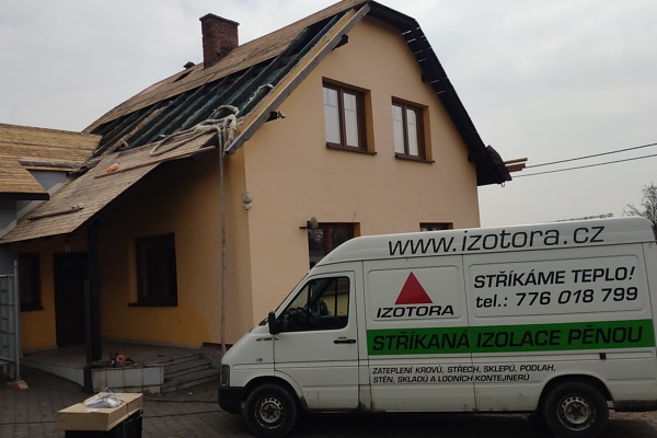 Zateplení sedlové střechy a půdy rodinného domu, Bílovec — fotka 1