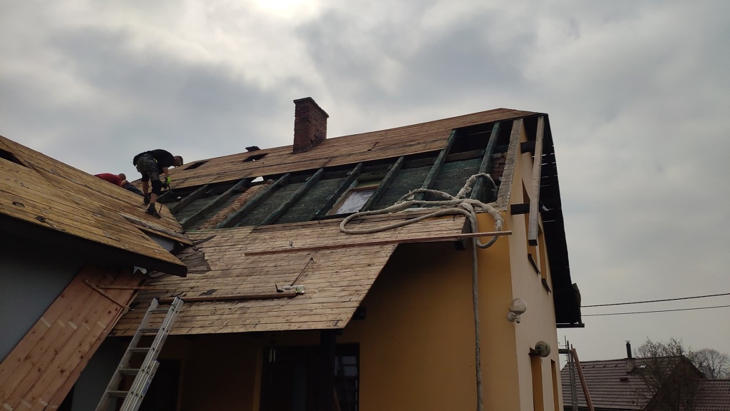 Zateplení sedlové střechy a půdy rodinného domu, Bílovec — fotka 2