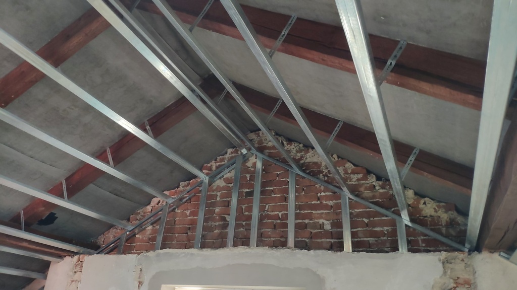 Zateplení šikmé střechy stříkanou pěnovou izolací, Dětmarovice — fotka 4