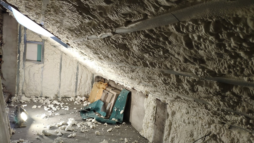 Zateplení šikmé střechy stříkanou pěnovou izolací, Dětmarovice — fotka 6
