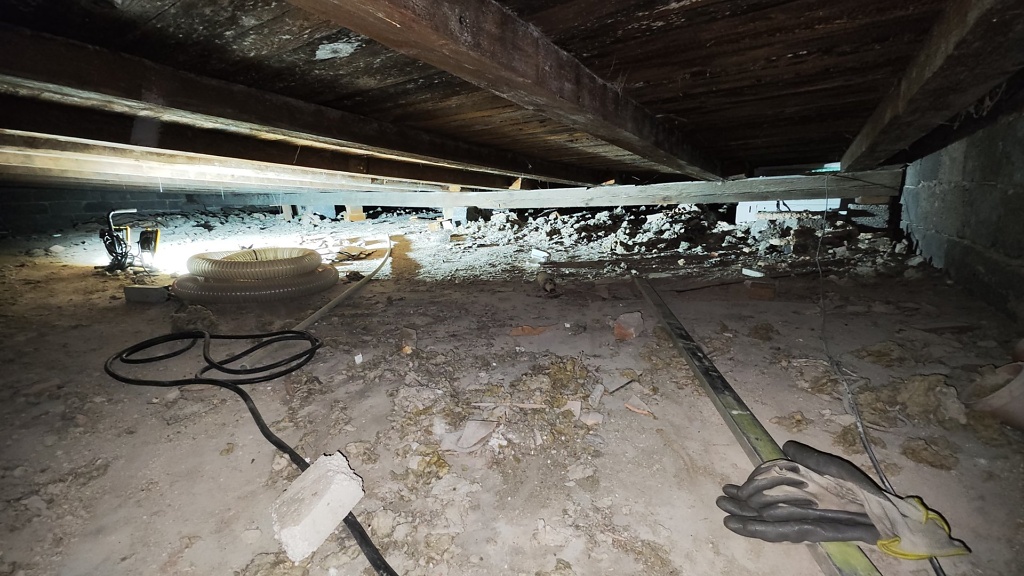 Foukaná izolace ploché střechy při rekonstrukci domu, Jablunkov — fotka 3