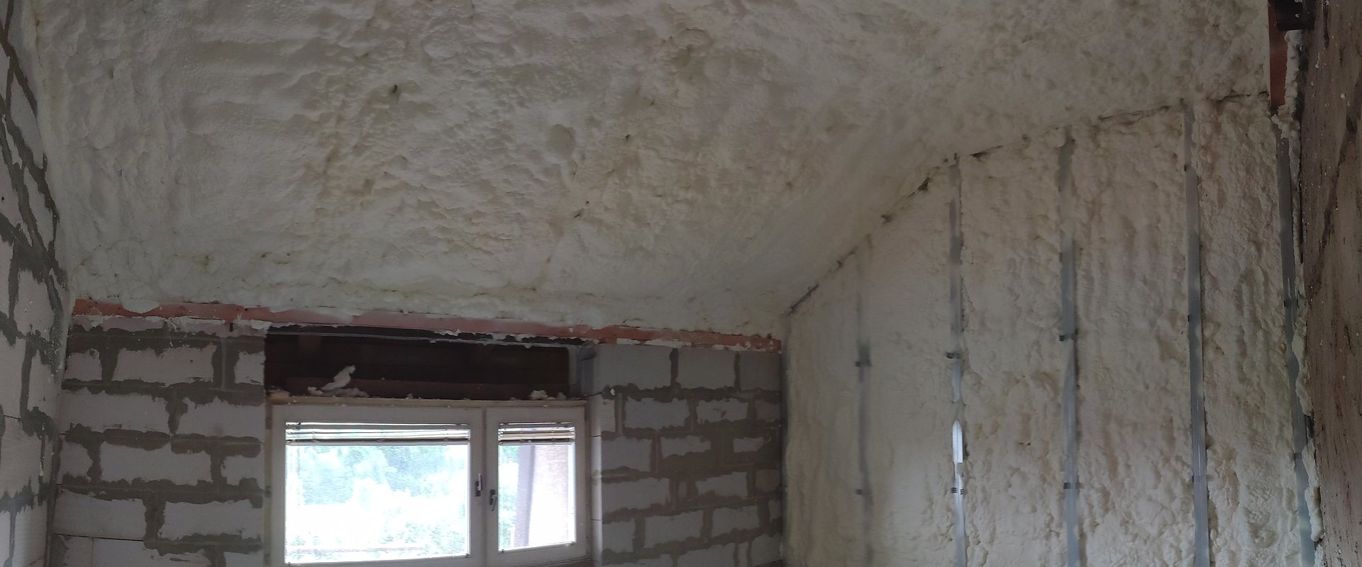 Zateplení šikmé střechy, stropu a stěn půdní vestavby, Mosty u Jablunkova — fotka 1