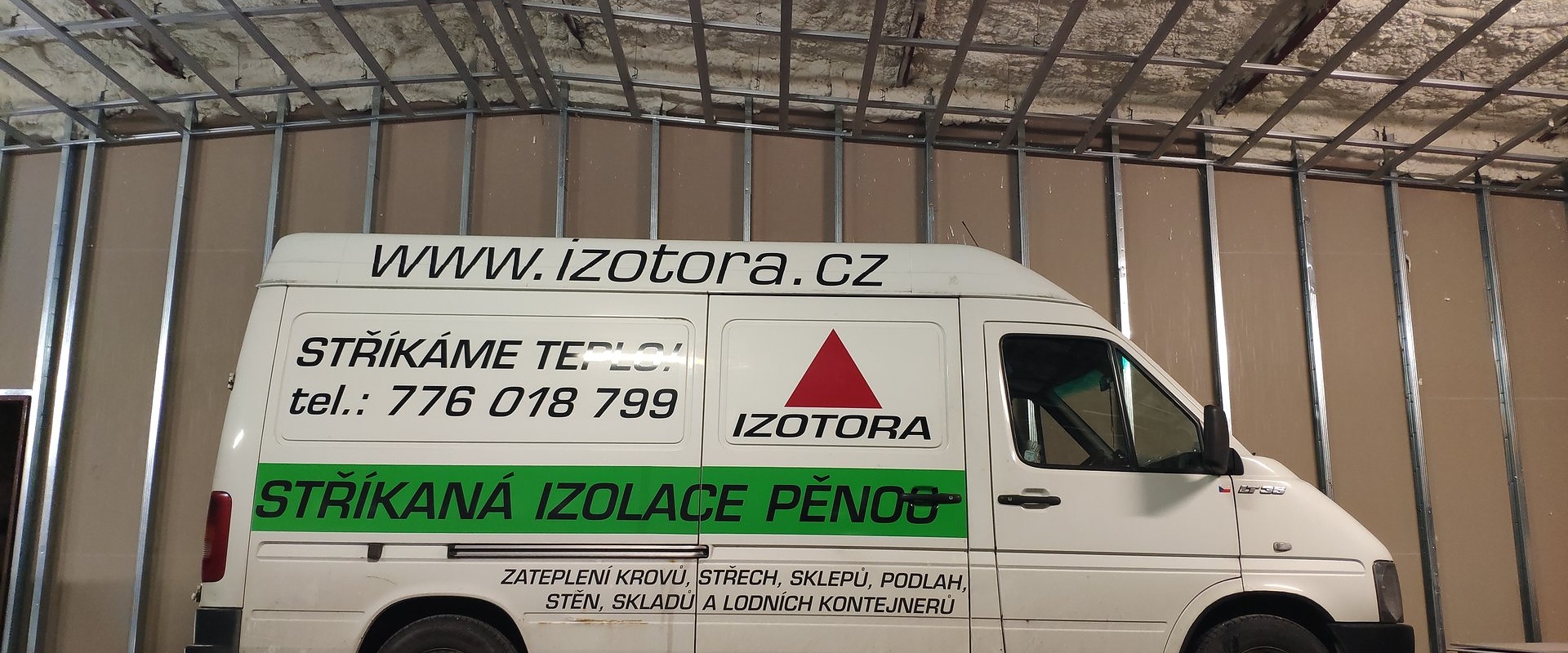 Zateplení stropů v průmyslové hale, Nový Jičín — fotka 1