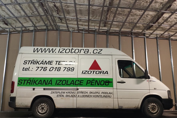 Zateplení stropů v průmyslové hale, Nový Jičín — fotka 1