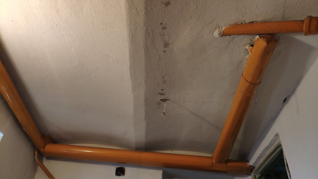 Stříkaná izolace sklepních stropů polotvrdou PUR pěnou, Ostrava, Krásné Pole — fotka 2
