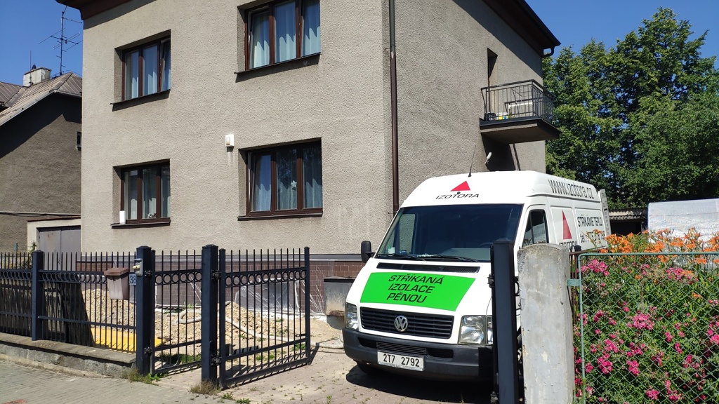 Stříkaná izolace základů a sklepa polotvrdou PUR pěnou, Ostrava — fotka 7