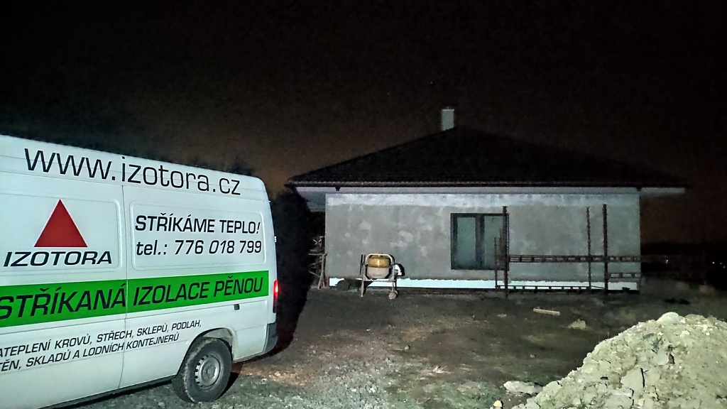 Zateplení stropu stříkanou pěnou, Sedliště — fotka 1