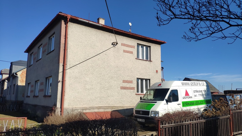 Zateplení šikmé střechy a podkroví domu, Tísek — fotka 1